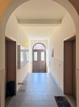 Treppenhaus - Leerstehende möblierte 2-Raum-Wohnung in Gohlis-Süd