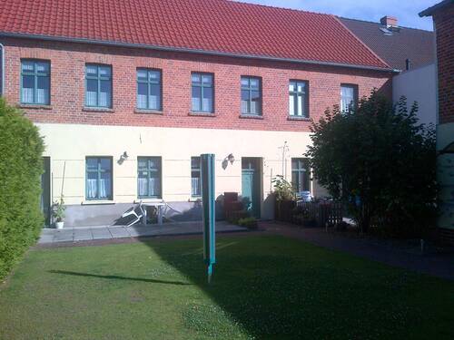 Hausansicht - gemütliche 2-Zimmer-Wohnung, sehr ruhige Lage