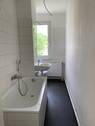 Musterbild Badezimmer - Etagenwohnung mit 46,10 m&sup2; in Stadtilm zur Miete