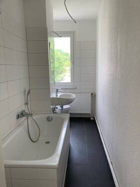 Musterbild Badezimmer - Etagenwohnung mit 46,10 m&sup2; in Stadtilm zur Miete