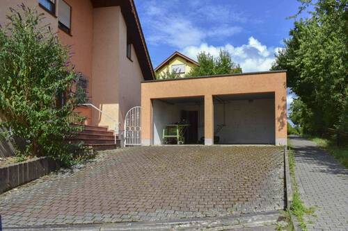 Hofeinfahrt - 