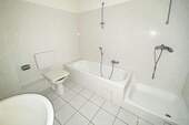 helles Badezimmer - 