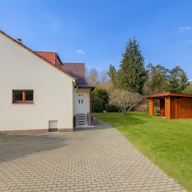 Außenansicht von Einfahrt kommend - 5 Zimmer Doppelhaushälfte in Pforzheim