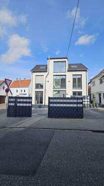 Bild 2 - 5 Zimmer Einfamilienhaus zum Kaufen in Neuhofen