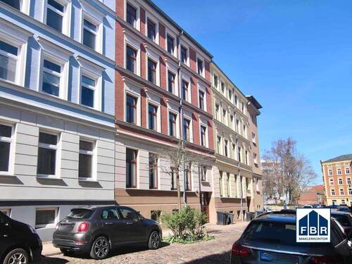 Frontansicht Vorderhaus - Exzellentes Mehrfamilienhaus in zentraler Lage Schwerins