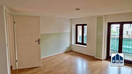 Wohnzimmer einer Wohnung Vorderhaus - 