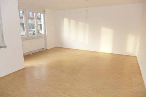 20b helles XL-Wohnzimmer - 2 Zimmer Etagenwohnung zum Kaufen in Neubiberg