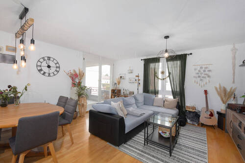 Wohnzimmer - 3 Zimmer Etagenwohnung in Pforzheim