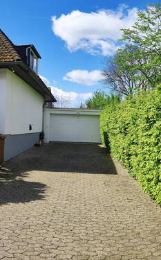 Garagenauffahrt - 6 Zimmer Einfamilienhaus zum Kaufen in Ratingen