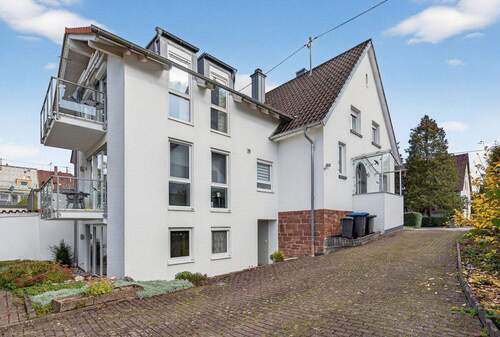 Haus Seitenansicht auf die Straße - Mehrfamilienhaus, Wohnhaus mit 183,00 m² in Karlsruhe zum Kaufen