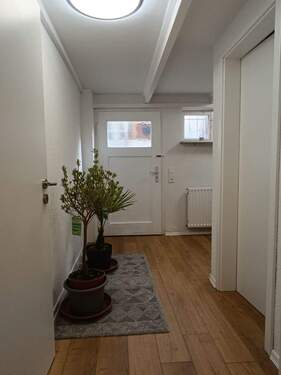 UG Blick z. separaten Eingang - 