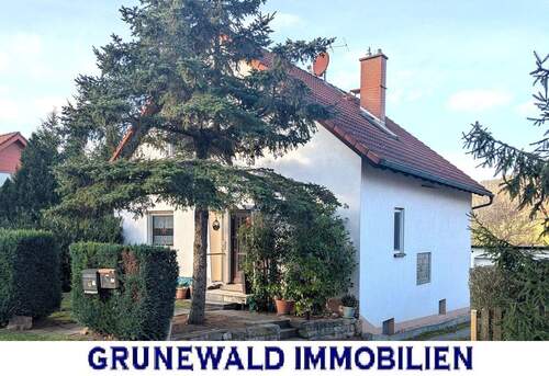 Ansichten - Ruhiges Einfamilienhaus mit Einliegerwohnung, Gartenidylle und Doppelgarage. Ideal für Familie & Mehrgenerationenwohnen.