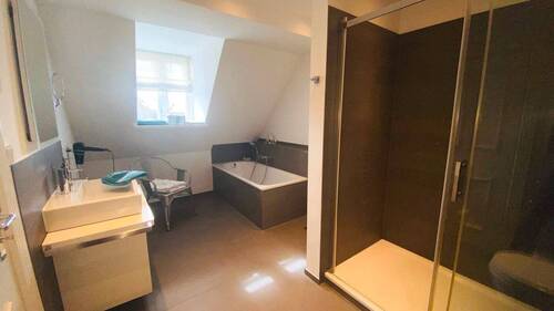 1. Bad en Suite mit Badewanne - 