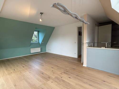 Wohnbereich mit Balkon - Etagenwohnung mit 86,00 m² in München zum Kaufen