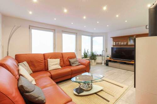 Wohnzimmer - 5 Zimmer Doppelhaushälfte zum Kaufen in Korb