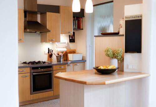 Küche mit Tür zum HWR - 