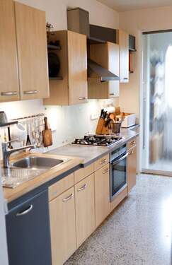 Küche mit Tür zum HWR - 