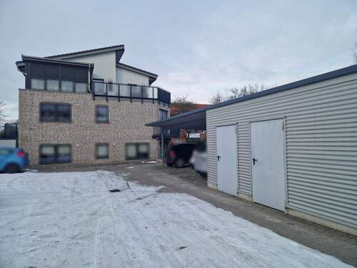 Seitenansicht der Immobilie - 2 Zimmer Etagenwohnung zum Kaufen in Husum