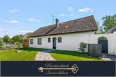 Hausansicht - Großzügiges Grundstück, ruhige Lage und viel Raum für Ideen