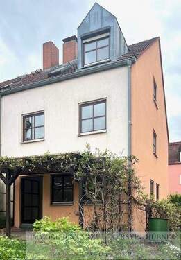 Gartenansicht mit Terrasse und Pergola - 6 Zimmer Reihenendhaus zum Kaufen in Forchheim