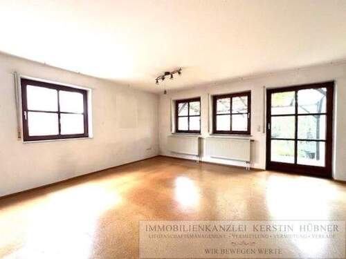 großes Wohn-Ess-Zimmer - 6 Zimmer Reihenendhaus in Forchheim