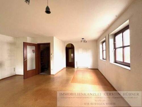 Wohn-Ess-Zimmer mit Durchgang zur Küche - Reihenendhaus mit 139,40 m² in Forchheim zum Kaufen