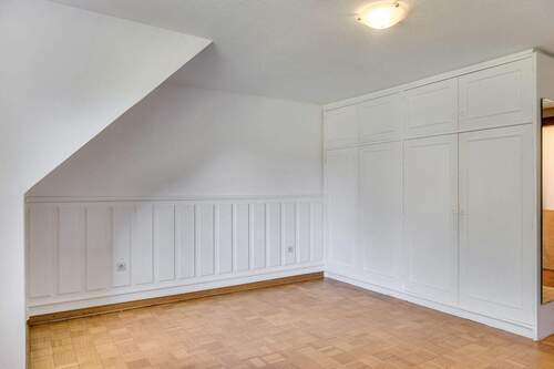 Schlafzimmer mit begehbarem Kleiderschrank - 