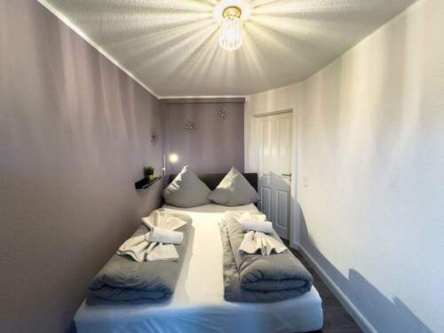 Schlafzimmer 2 - 2 Zimmer Etagenwohnung zur Miete in Hannover