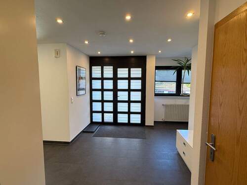 Eingangsbereich - Einfamilienhaus mit 273,00 m&sup2; in Kaiserslautern zum Kaufen