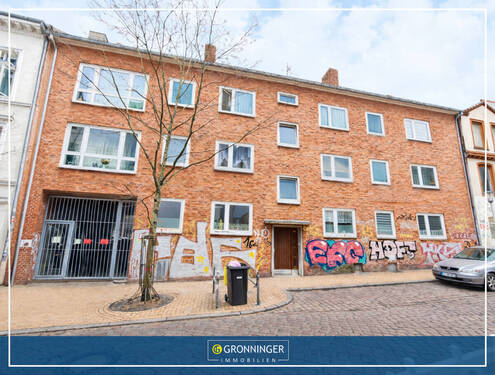 Hausansicht - KOMBIPAKET IN KIEL-GAARDEN - Gut vermietetes MFH zzgl. projektiertem Baugrundstück für modernes Wohnungsbaukonzept