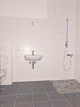 Bad mit ebenerdiger Dusche - 