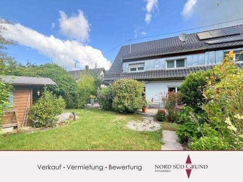 Garten_Terrasse (6).jpg - Modernisierte Doppelhaushälfte mit herrlichem Garten, Balkon und Doppelgarage in top gepflegtem Zustand.