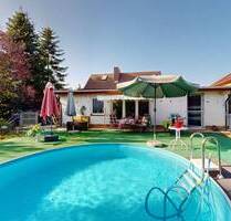 Bezugsfreies Einfamilienhaus mit großem Garten, Süd-Terrasse & Pool - Petershagen/Eggersdorf