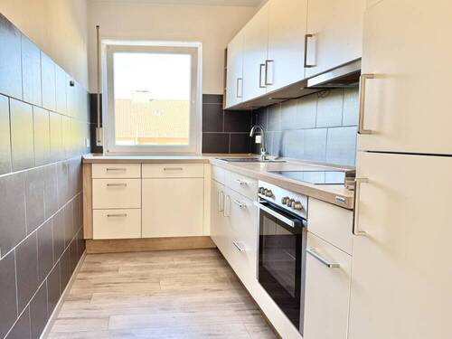 Küche mit Einbauküche - 