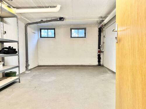 Großer Keller mit Waschmaschinenanschluss - 