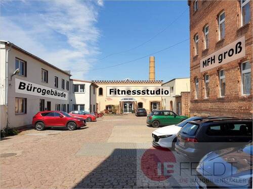 Ansicht Gebäudeensamble - 6 Zimmer Mehrfamilienhaus, Wohnhaus zum Kaufen in Köthen (Anhalt)