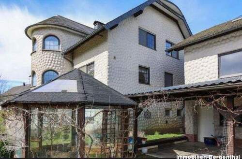 Titelbild - Großzügiges Wohnhaus mit Einliegerwohnung und Garage im schönen Sauerland