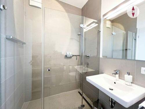 Gäste-WC mit Dusche - 