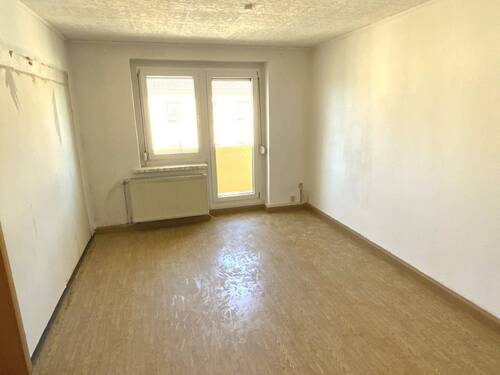 Wohnzimmer mit Zugang Balkon - 