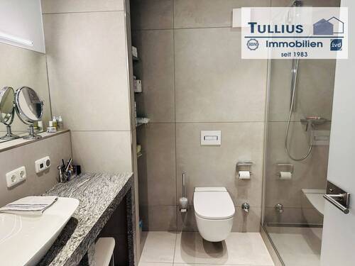 Badezimmer 1.OG - Mehrfamilienhaus, Wohnhaus mit 507,00 m&sup2; in Essen zum Kaufen