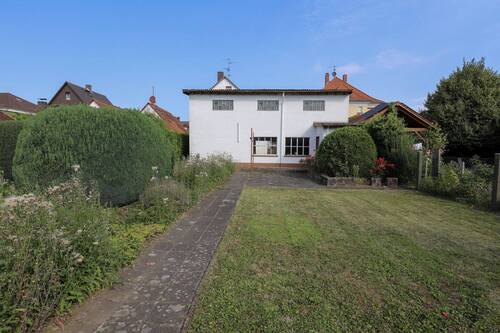 Gartengrundstück mit Blick Rückwertiges Gebäude - 