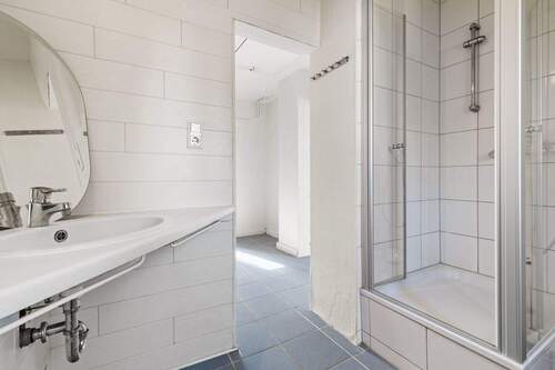 Badezimmer im Dachgeschoss - 