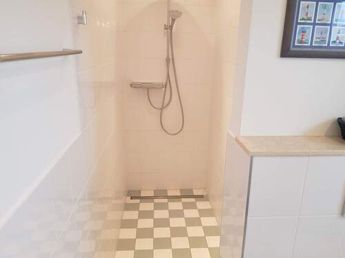 Große Dusche im Badezimmer OG - 