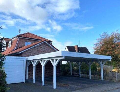 Carport und Garage direkt am Haus - 