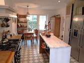 Küche zum Wohnbereich und zur Terrasse - 