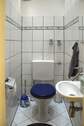 Separates WC mit Waschbecken - 