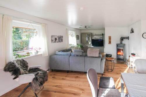 großzügiger Wohn- Essbereich - 