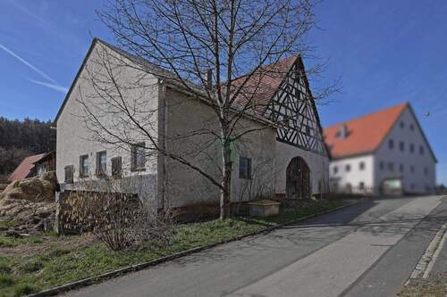 Ansicht - 9 Zimmer Einfamilienhaus zum Kaufen in Etzelwang