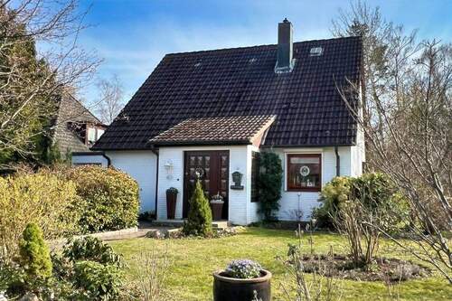 Hauseingang - Sehr gepflegtes Haus auf Traumgrundstück