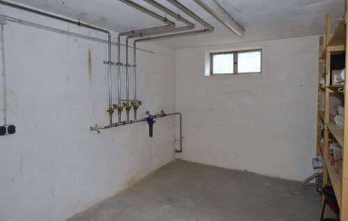 Kellerraum 3 mit Wasserverteilung - 